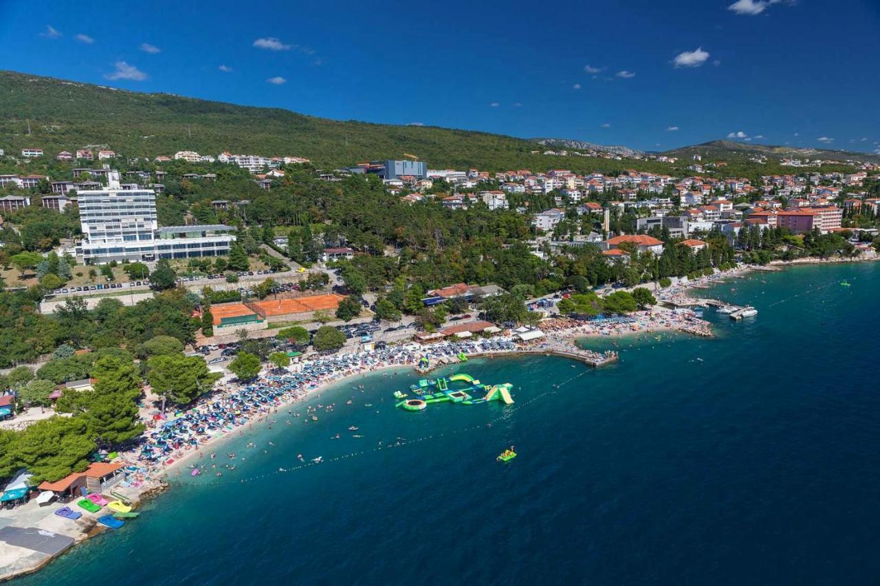 Apartments With A Parking Space Dramalj, Crikvenica - 5592 Bagian luar foto