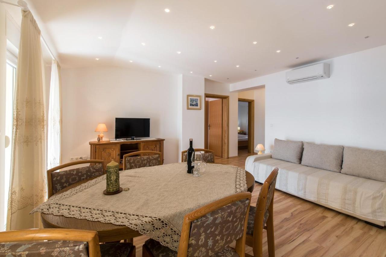 Apartments With A Parking Space Dramalj, Crikvenica - 5592 Bagian luar foto