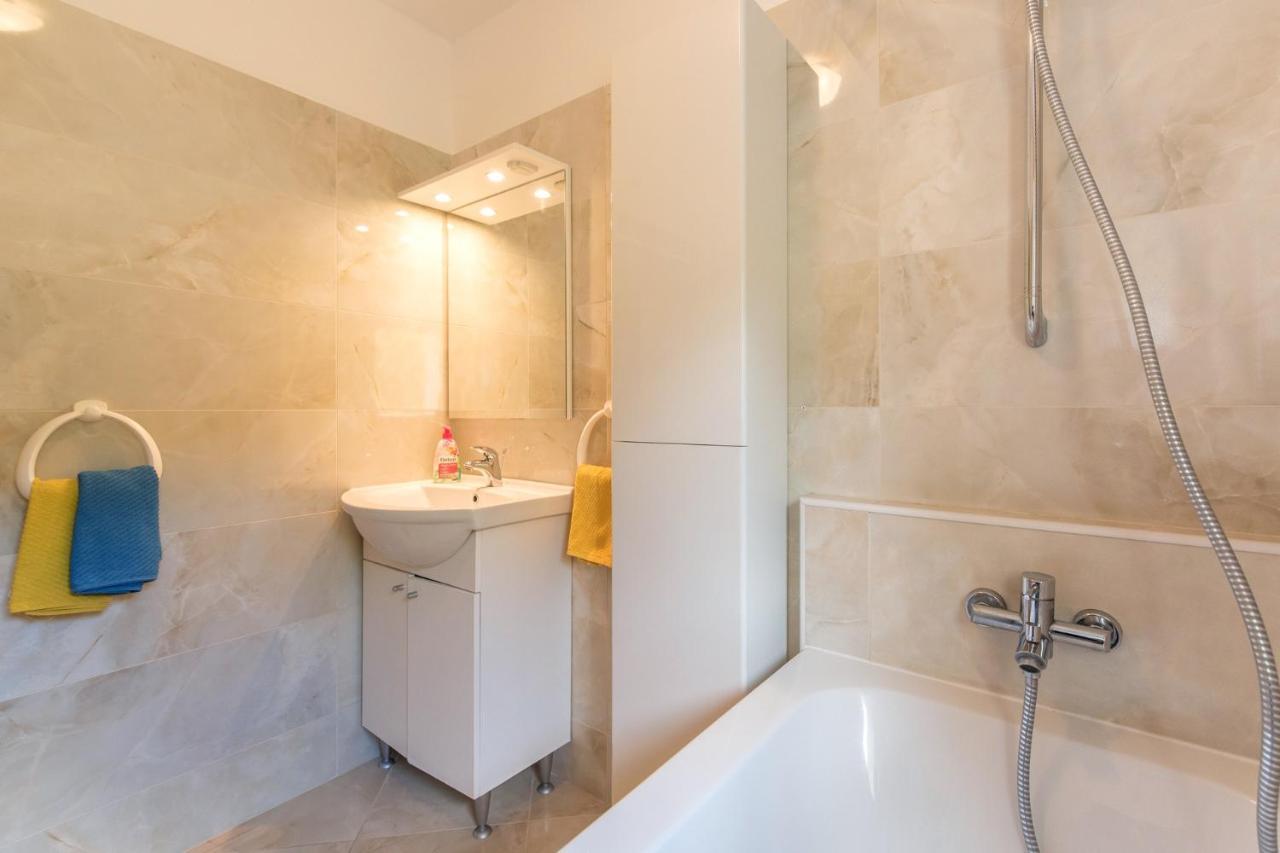 Apartments With A Parking Space Dramalj, Crikvenica - 5592 Bagian luar foto